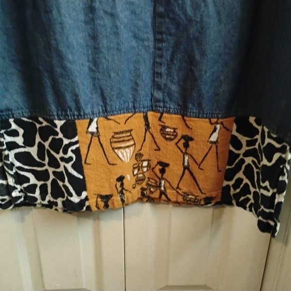 Sleeveless Blue Dress with Embroidered Design - Picture 8 of 10